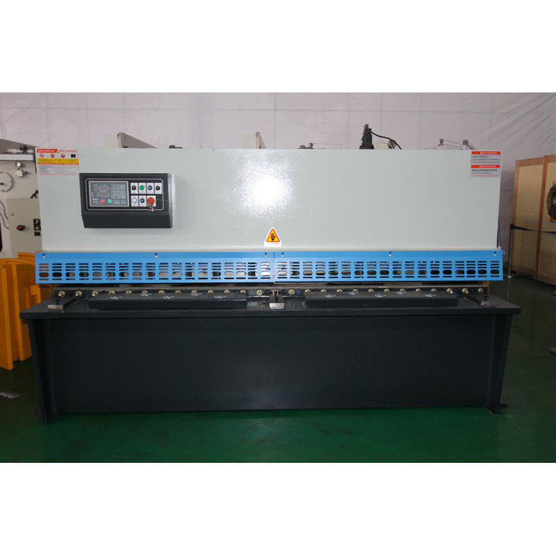 งานที่มีเสถียรภาพ Qc12k 6mm2500mm เครื่องตัดไฮดรอลิกด้วยราคาต่ำ