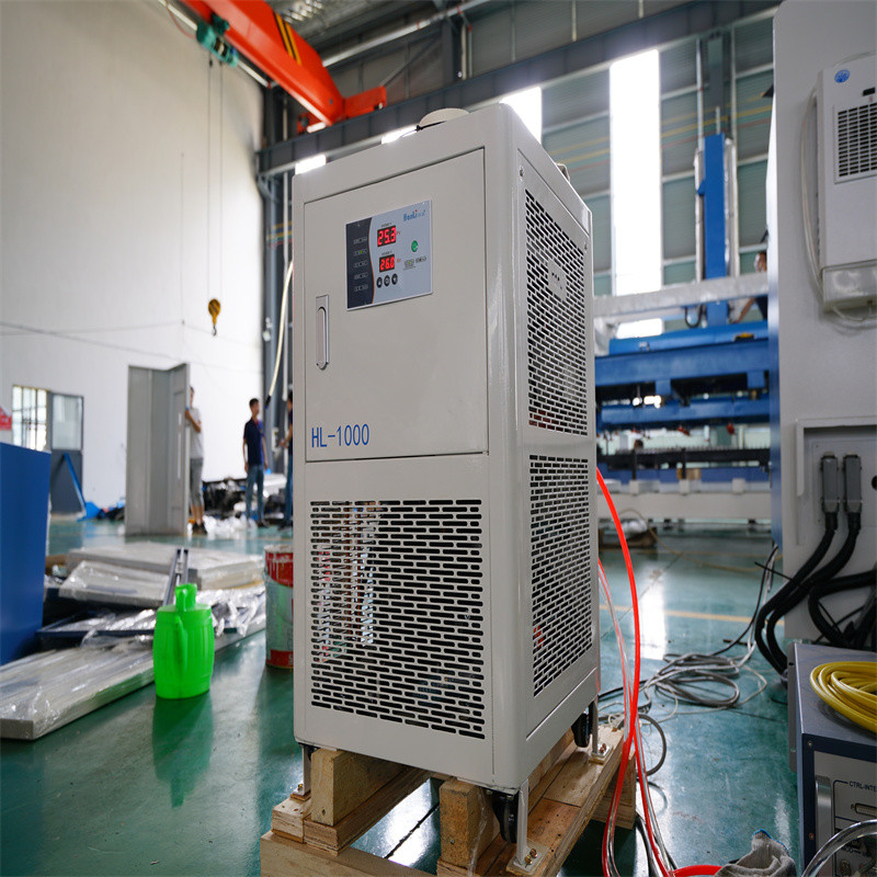 เครื่องทำน้ำเย็นอัตโนมัติ Cnc เครื่องตัดไฟเบอร์เลเซอร์ 1500w